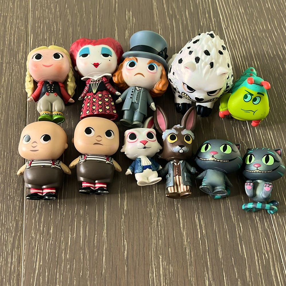 Alice in Wonderland mini figure set
